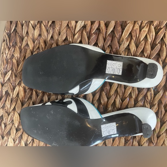 Lara Dee - Picture 5 of 7